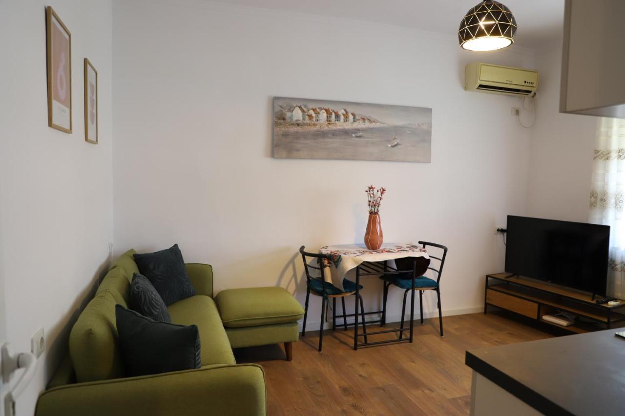 Daniel City Center Apartment ベラト エクステリア 写真