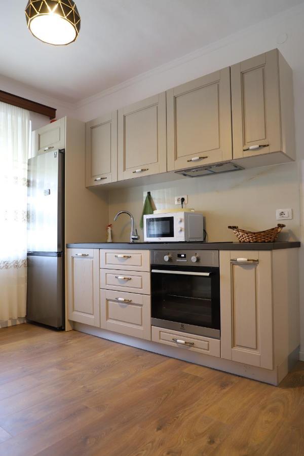 Daniel City Center Apartment ベラト エクステリア 写真
