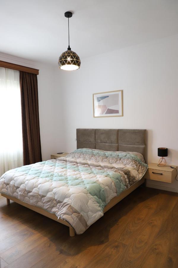 Daniel City Center Apartment ベラト エクステリア 写真