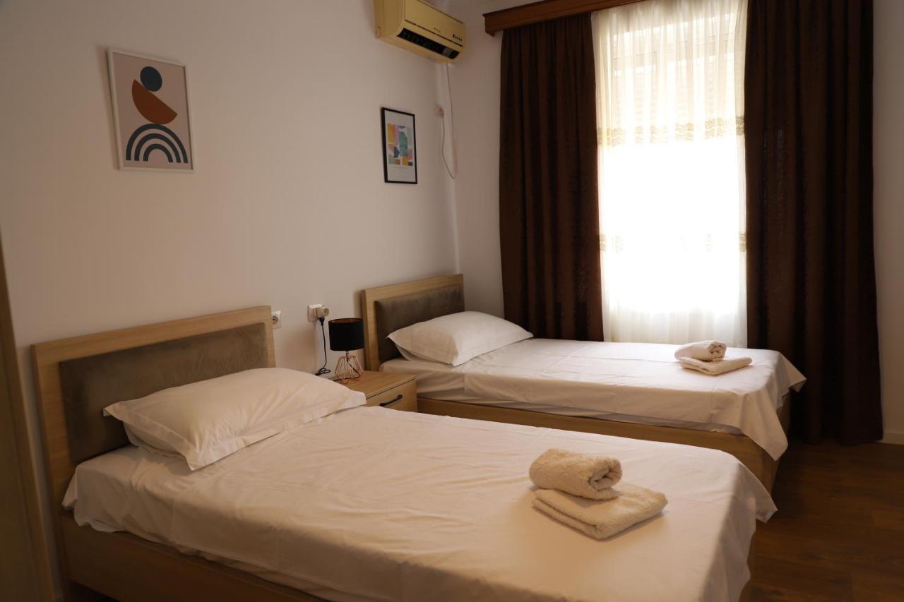 Daniel City Center Apartment ベラト エクステリア 写真