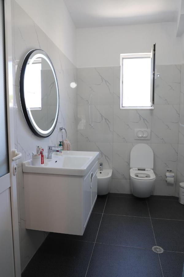 Daniel City Center Apartment ベラト エクステリア 写真