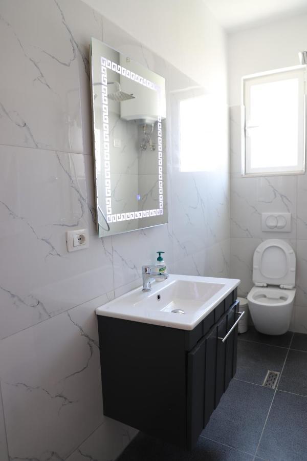 Daniel City Center Apartment ベラト エクステリア 写真