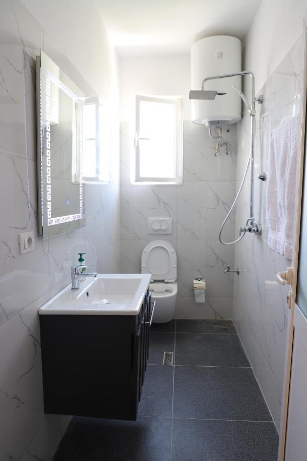 Daniel City Center Apartment ベラト エクステリア 写真