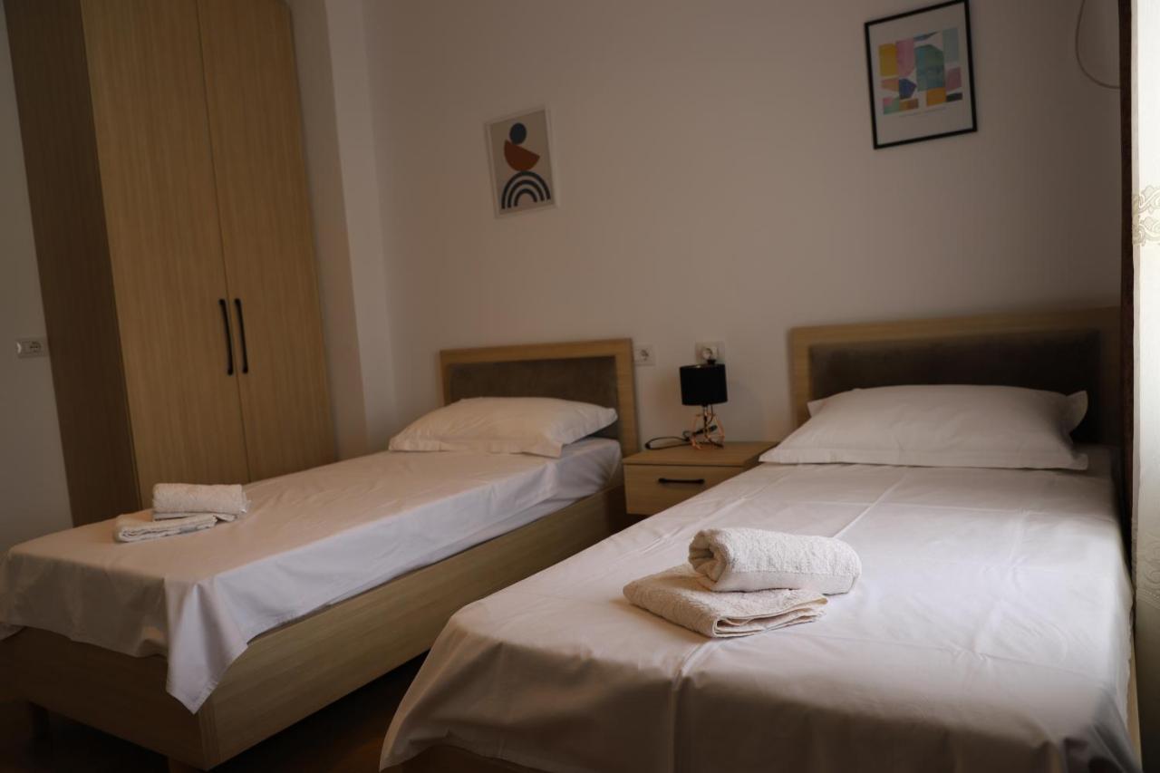 Daniel City Center Apartment ベラト エクステリア 写真